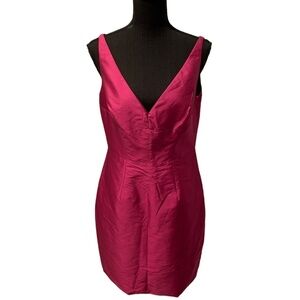 Monique Lhuillier Bridesmaid Sleeveless V-neck Knee Length Dress size 10 Fuschia
